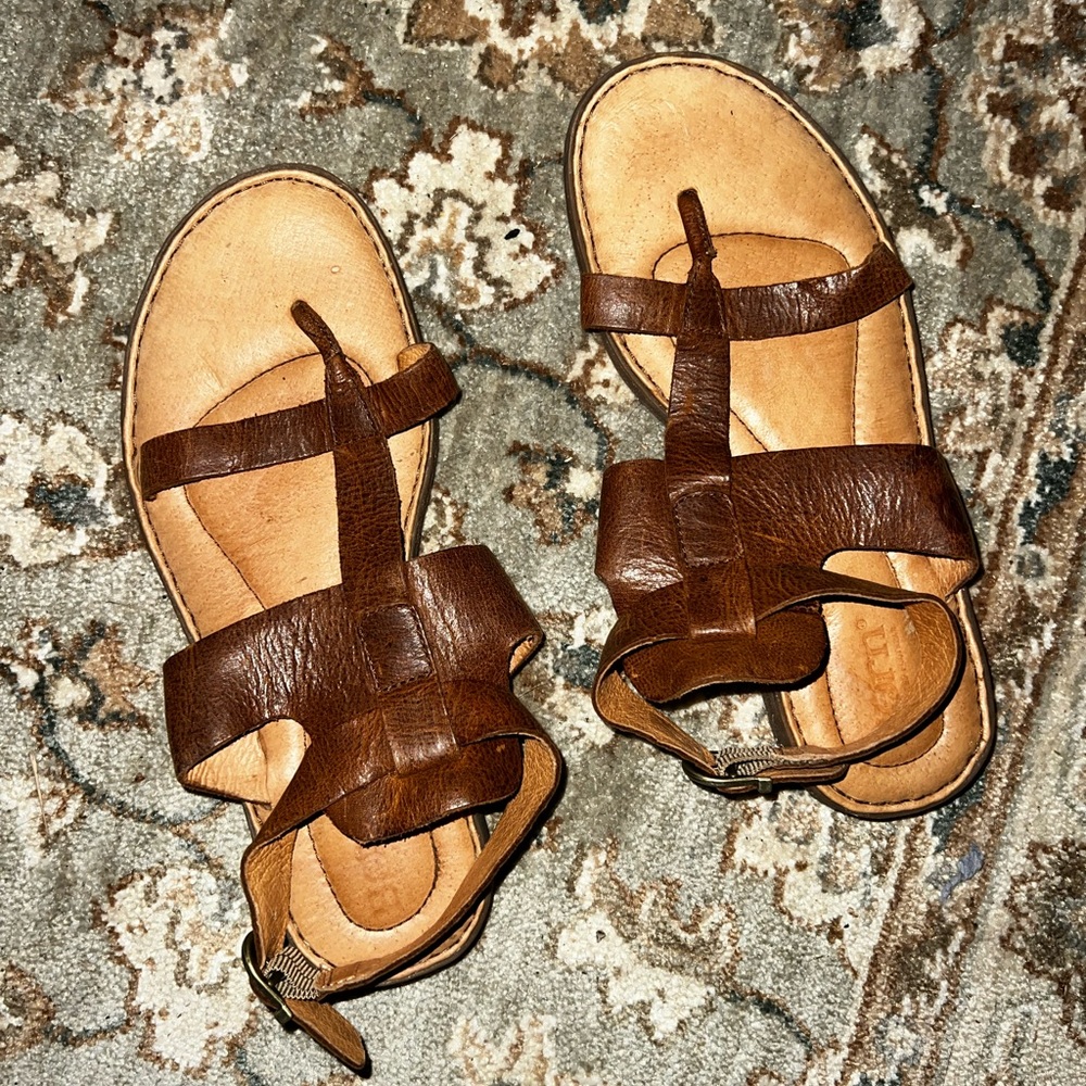 Born sandals